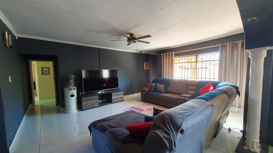 4 Bedroom Property for Sale in Brackendowns Gauteng