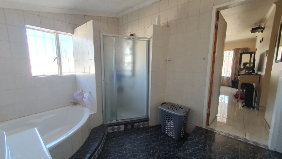 4 Bedroom Property for Sale in Brackendowns Gauteng