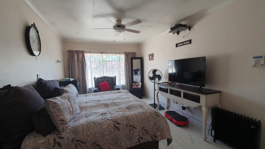 4 Bedroom Property for Sale in Brackendowns Gauteng