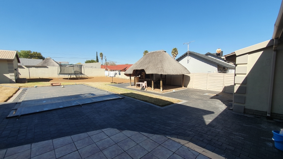 4 Bedroom Property for Sale in Brackendowns Gauteng