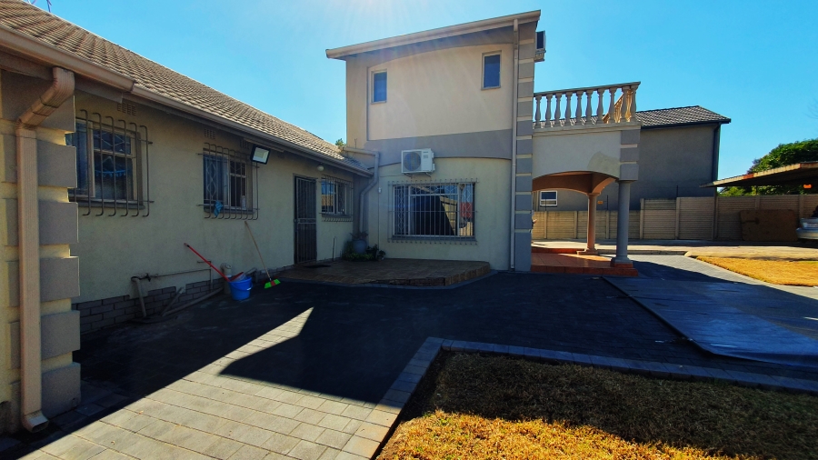 4 Bedroom Property for Sale in Brackendowns Gauteng