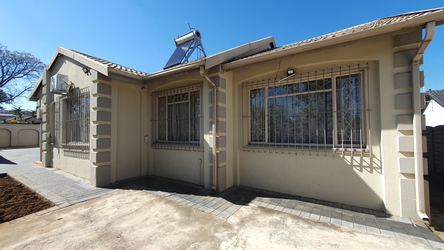 4 Bedroom Property for Sale in Brackendowns Gauteng