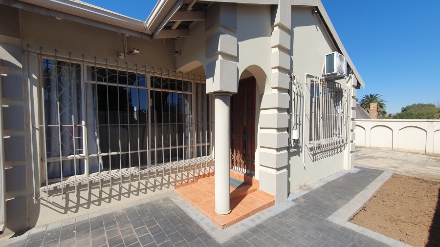 4 Bedroom Property for Sale in Brackendowns Gauteng
