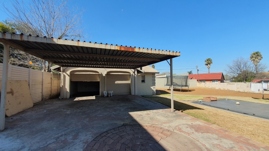 4 Bedroom Property for Sale in Brackendowns Gauteng