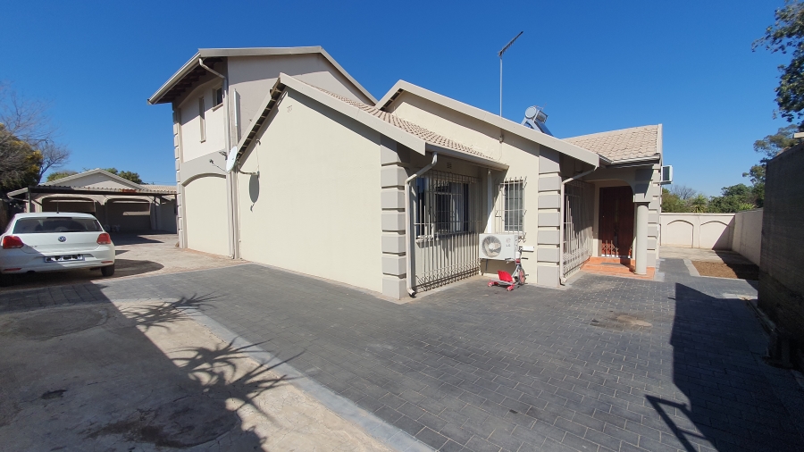 4 Bedroom Property for Sale in Brackendowns Gauteng
