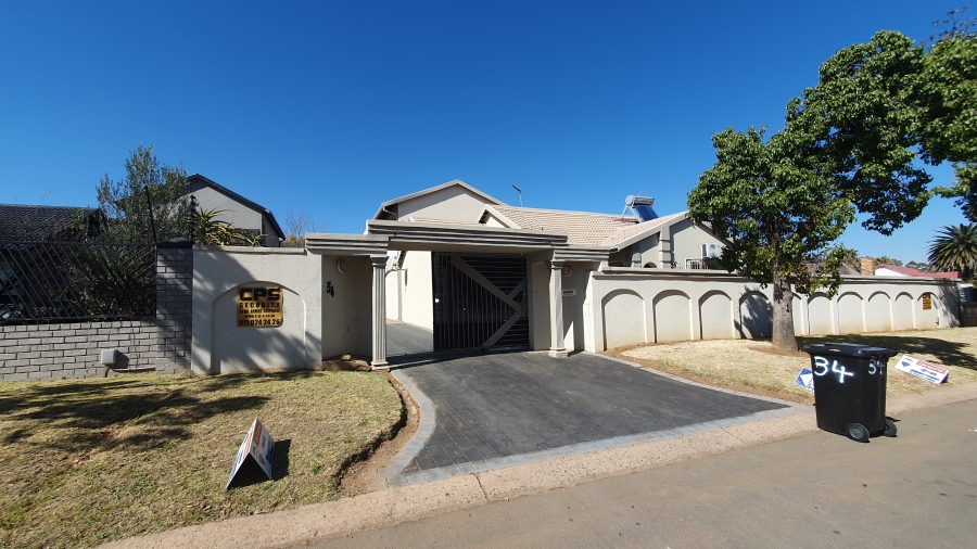 4 Bedroom Property for Sale in Brackendowns Gauteng