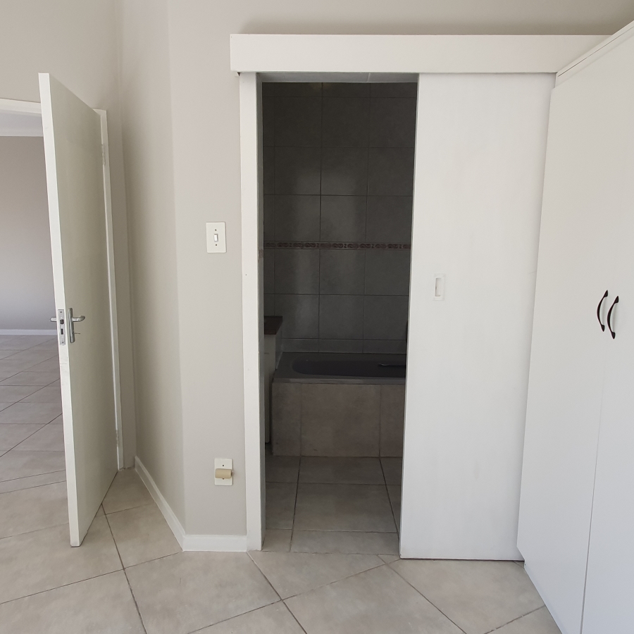 2 Bedroom Property for Sale in Oakdene Gauteng