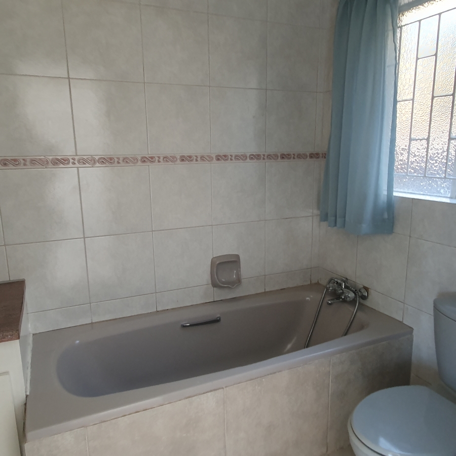 2 Bedroom Property for Sale in Oakdene Gauteng