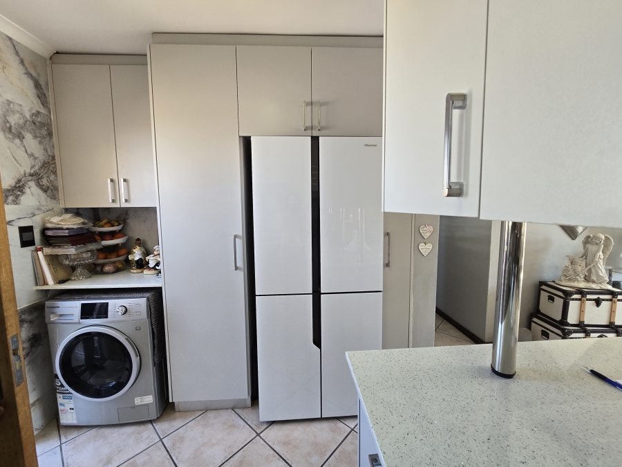 3 Bedroom Property for Sale in South Crest Gauteng