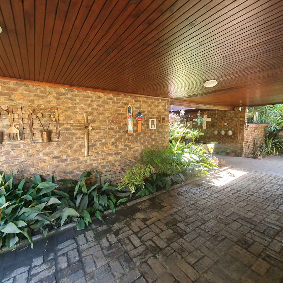 4 Bedroom Property for Sale in Parkhill Gardens Gauteng