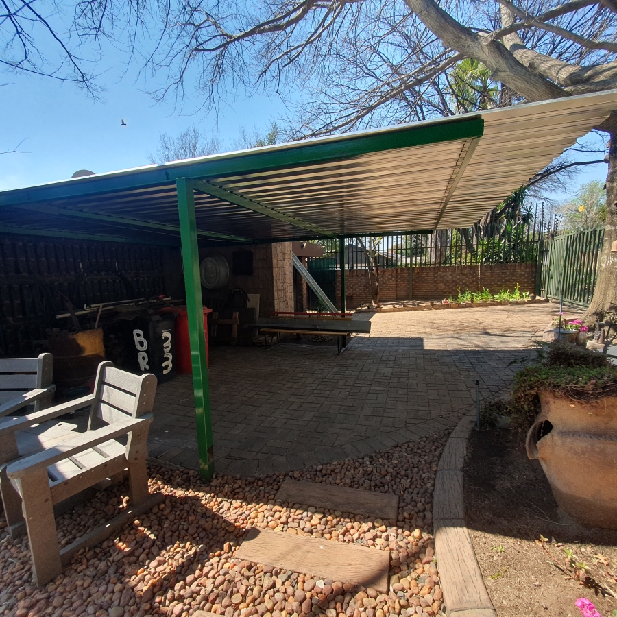 4 Bedroom Property for Sale in Parkhill Gardens Gauteng