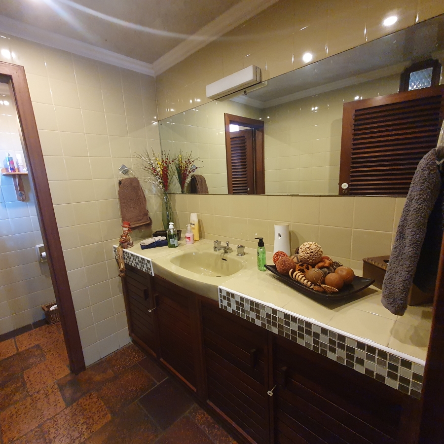 4 Bedroom Property for Sale in Parkhill Gardens Gauteng