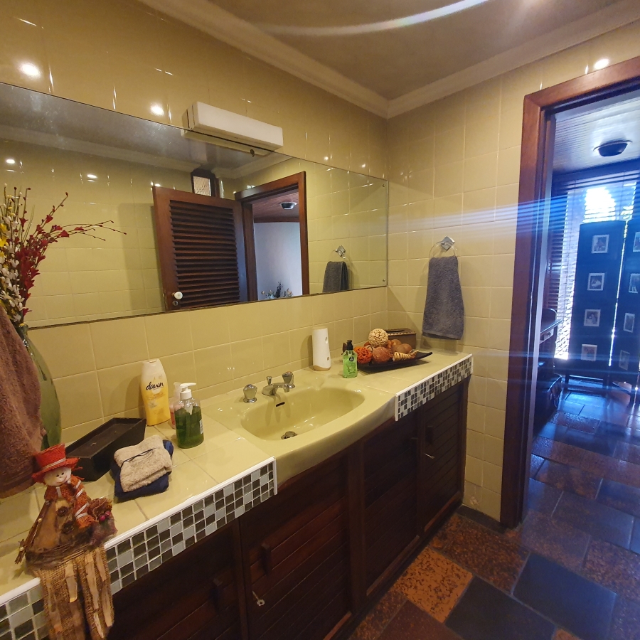 4 Bedroom Property for Sale in Parkhill Gardens Gauteng