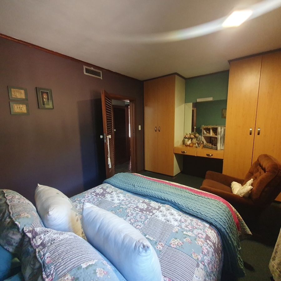 4 Bedroom Property for Sale in Parkhill Gardens Gauteng