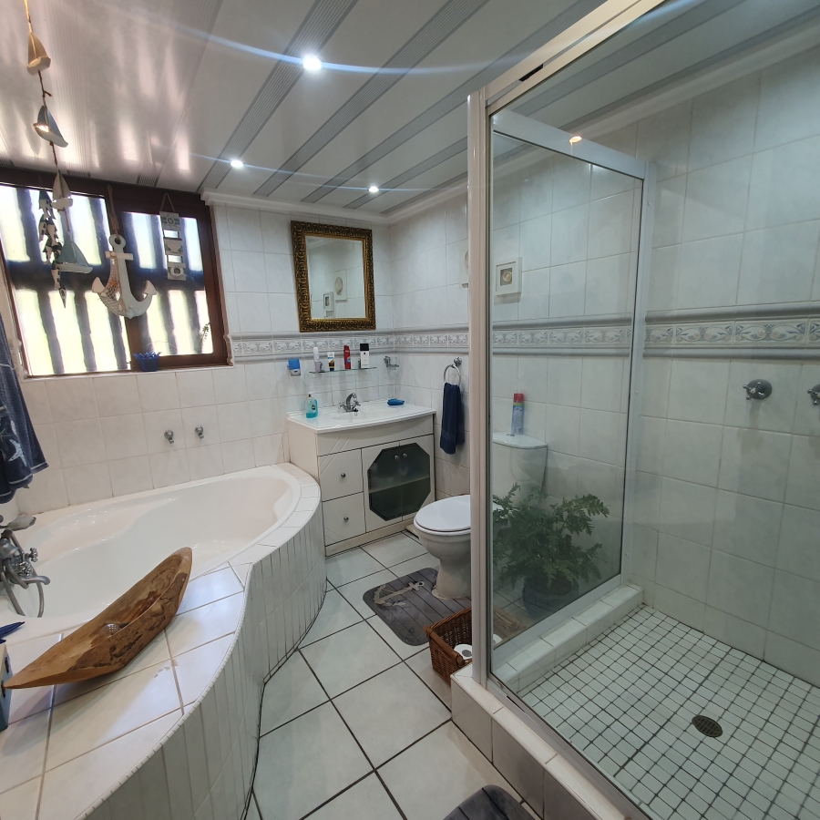 4 Bedroom Property for Sale in Parkhill Gardens Gauteng