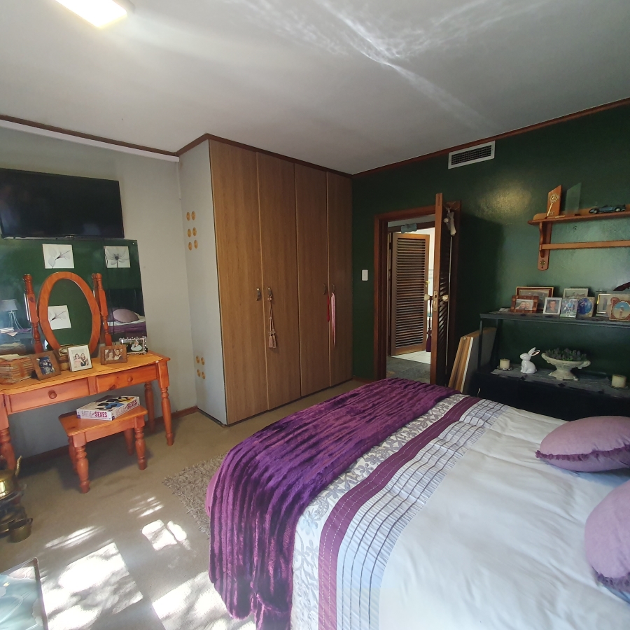 4 Bedroom Property for Sale in Parkhill Gardens Gauteng