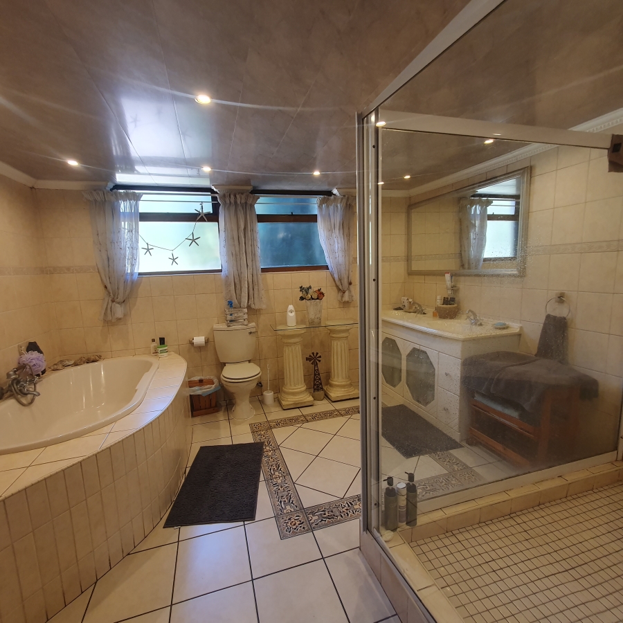 4 Bedroom Property for Sale in Parkhill Gardens Gauteng