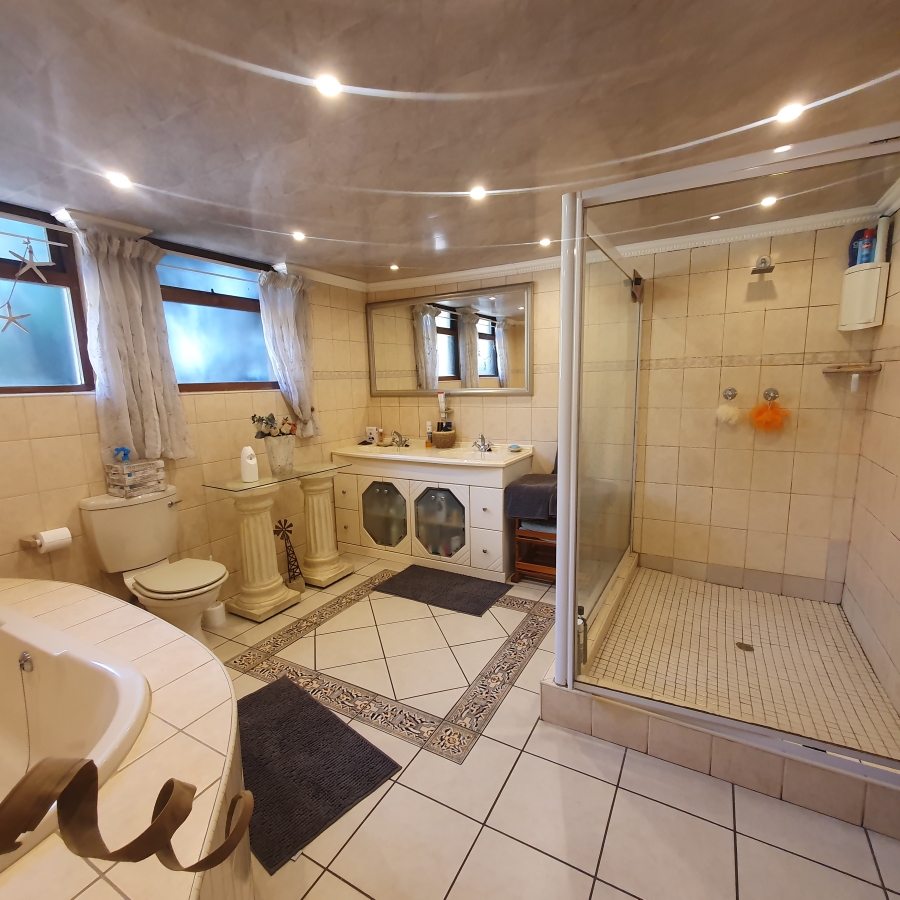 4 Bedroom Property for Sale in Parkhill Gardens Gauteng