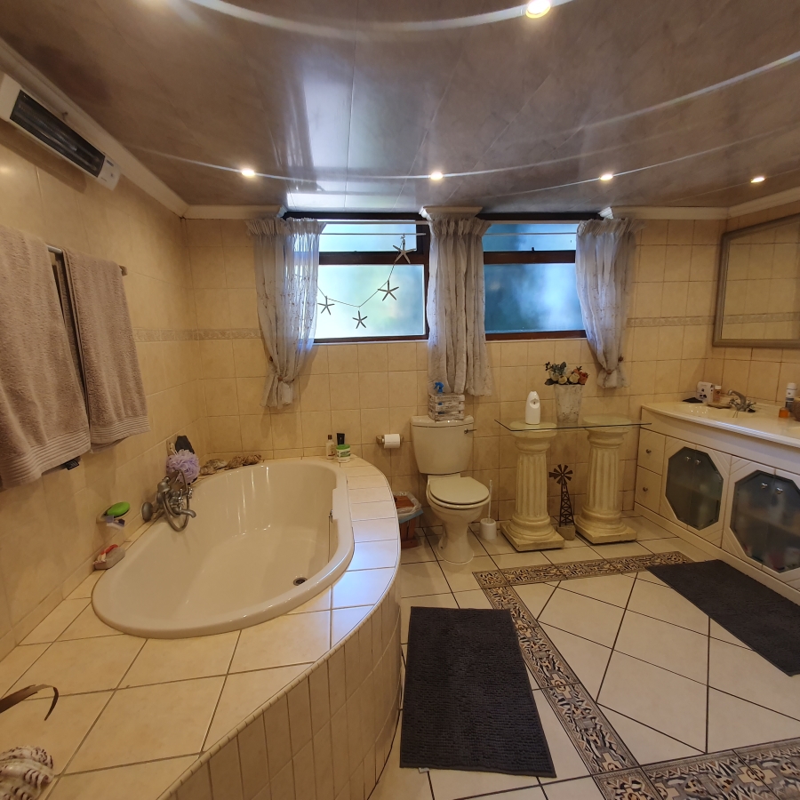 4 Bedroom Property for Sale in Parkhill Gardens Gauteng