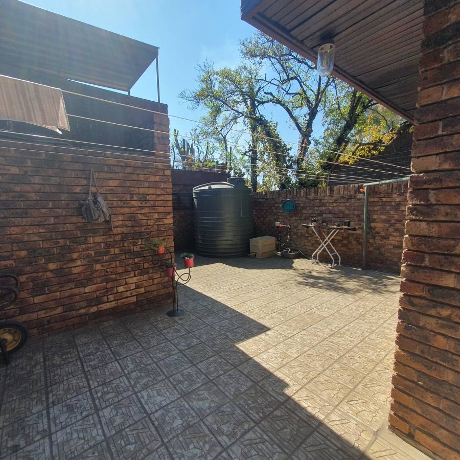 4 Bedroom Property for Sale in Parkhill Gardens Gauteng