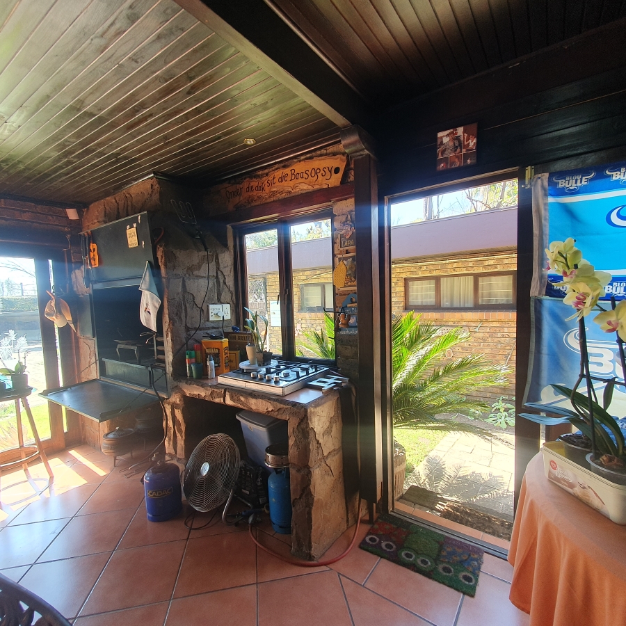 4 Bedroom Property for Sale in Parkhill Gardens Gauteng