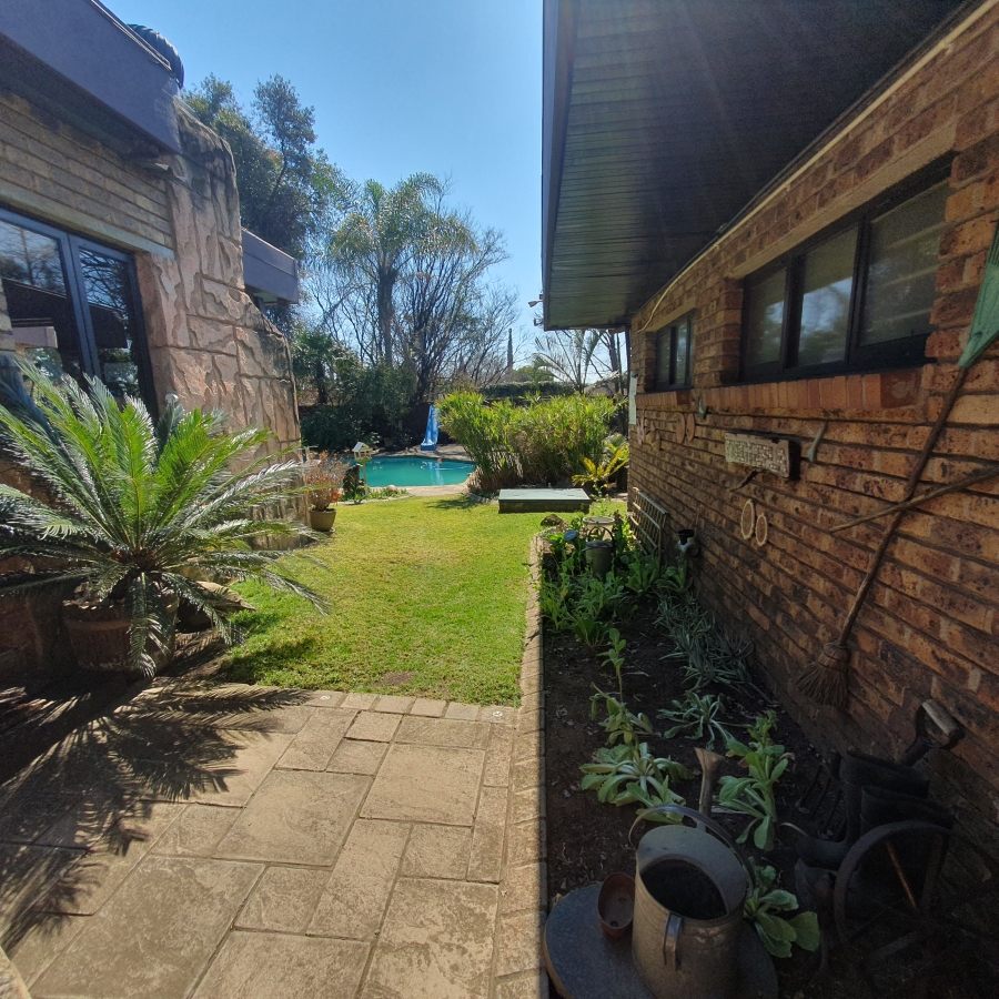 4 Bedroom Property for Sale in Parkhill Gardens Gauteng