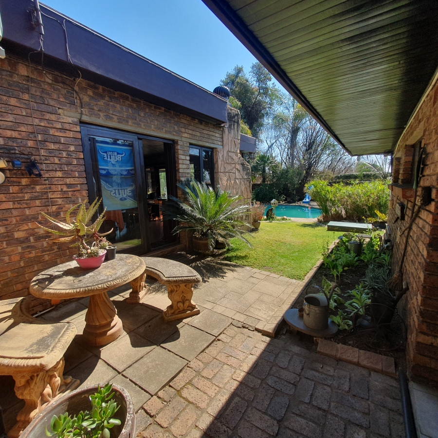 4 Bedroom Property for Sale in Parkhill Gardens Gauteng