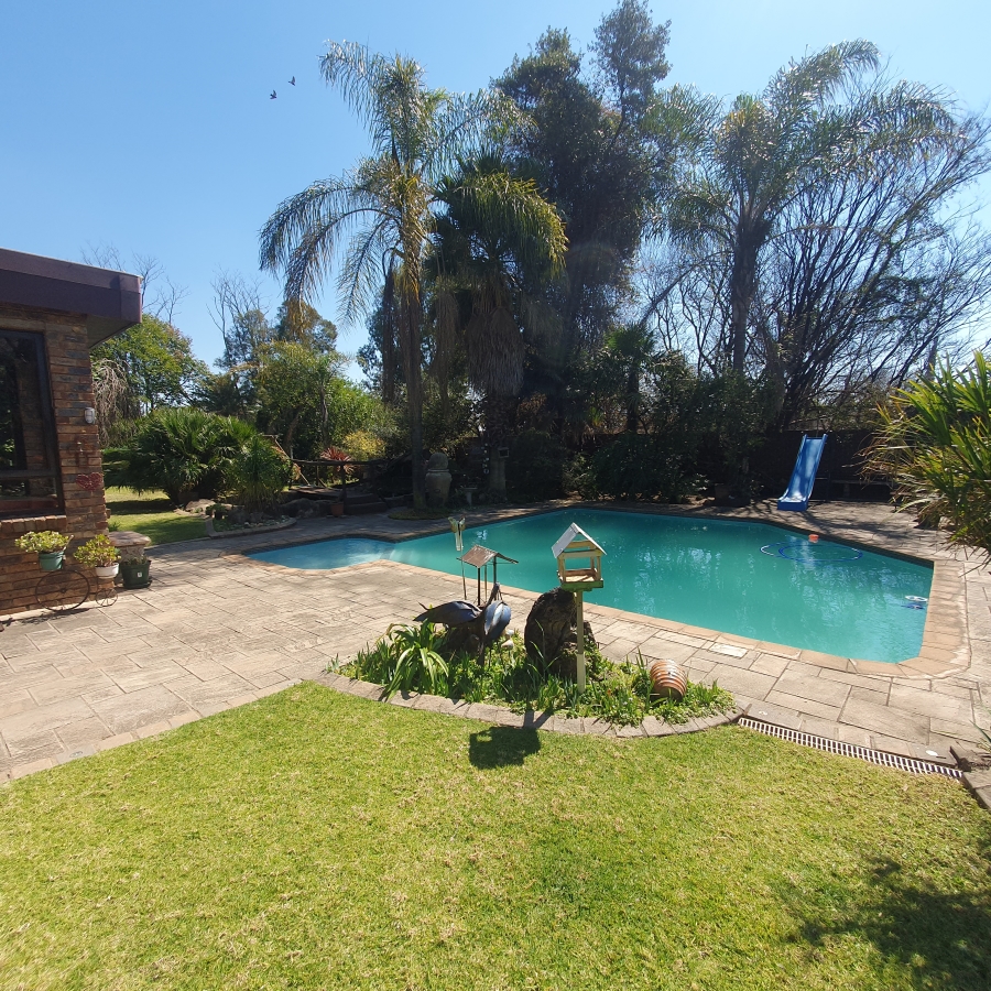 4 Bedroom Property for Sale in Parkhill Gardens Gauteng