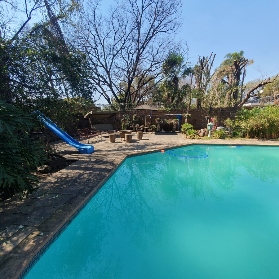 4 Bedroom Property for Sale in Parkhill Gardens Gauteng