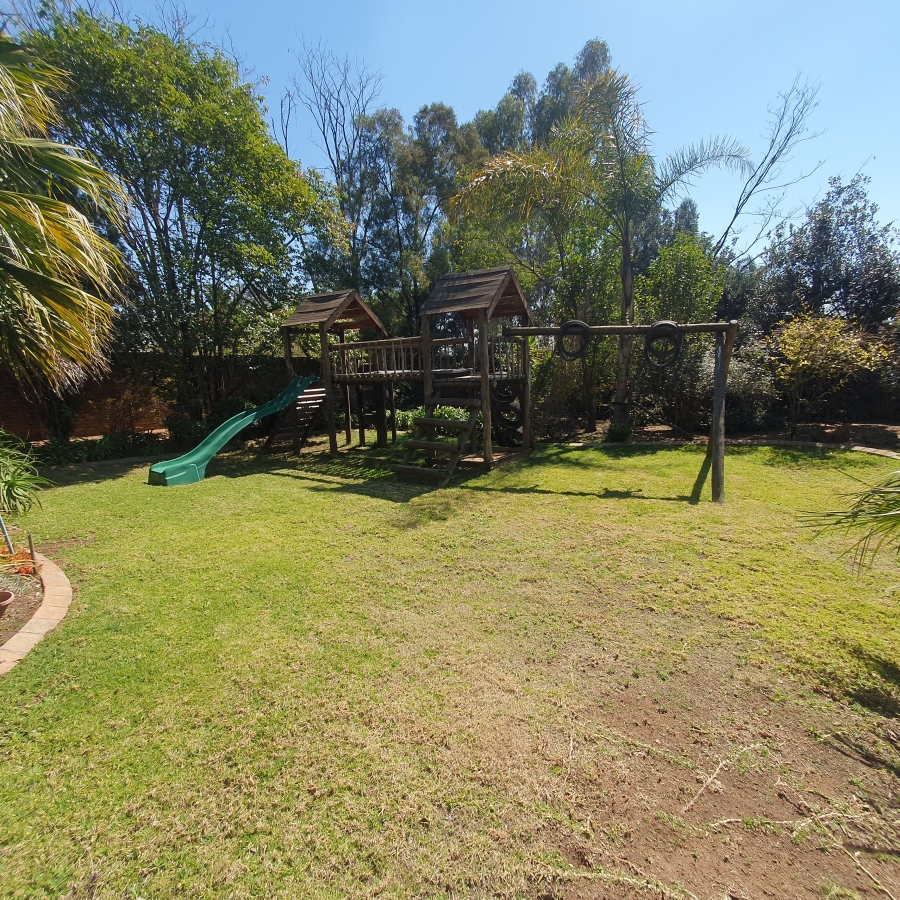 4 Bedroom Property for Sale in Parkhill Gardens Gauteng