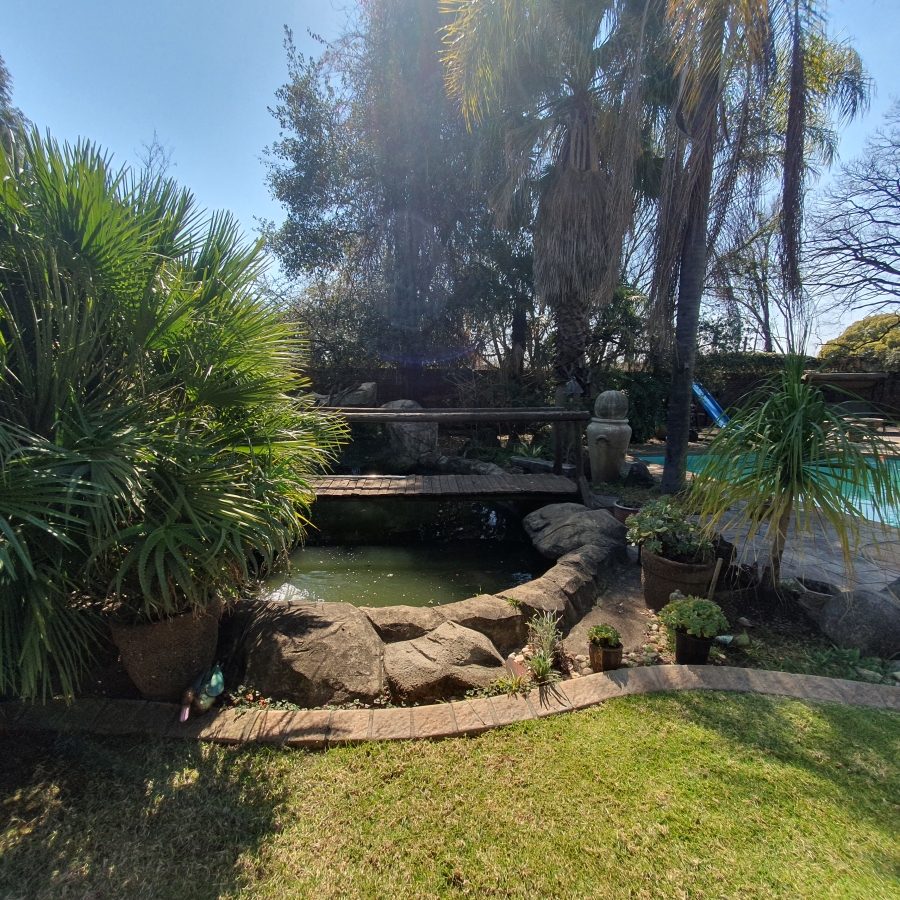 4 Bedroom Property for Sale in Parkhill Gardens Gauteng