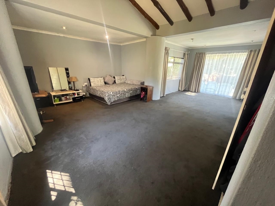 3 Bedroom Property for Sale in Brackendowns Gauteng