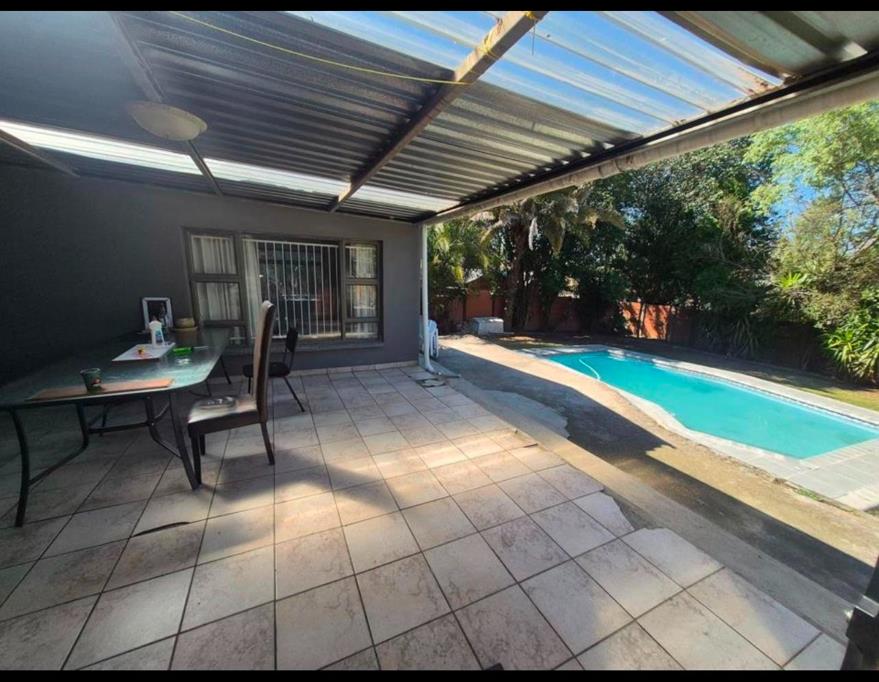 3 Bedroom Property for Sale in Brackendowns Gauteng