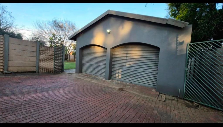 3 Bedroom Property for Sale in Brackendowns Gauteng