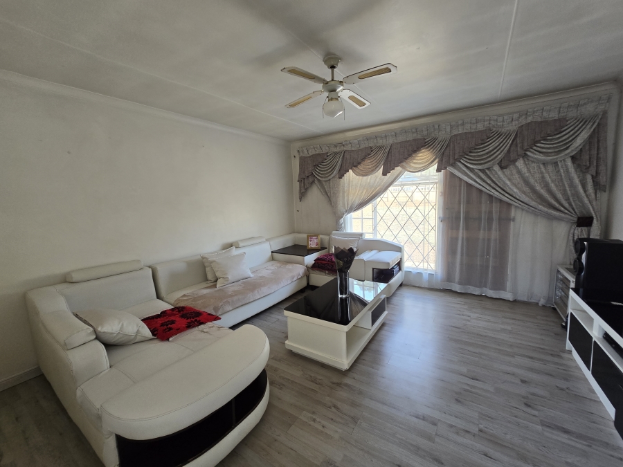 2 Bedroom Property for Sale in Moffat View Gauteng