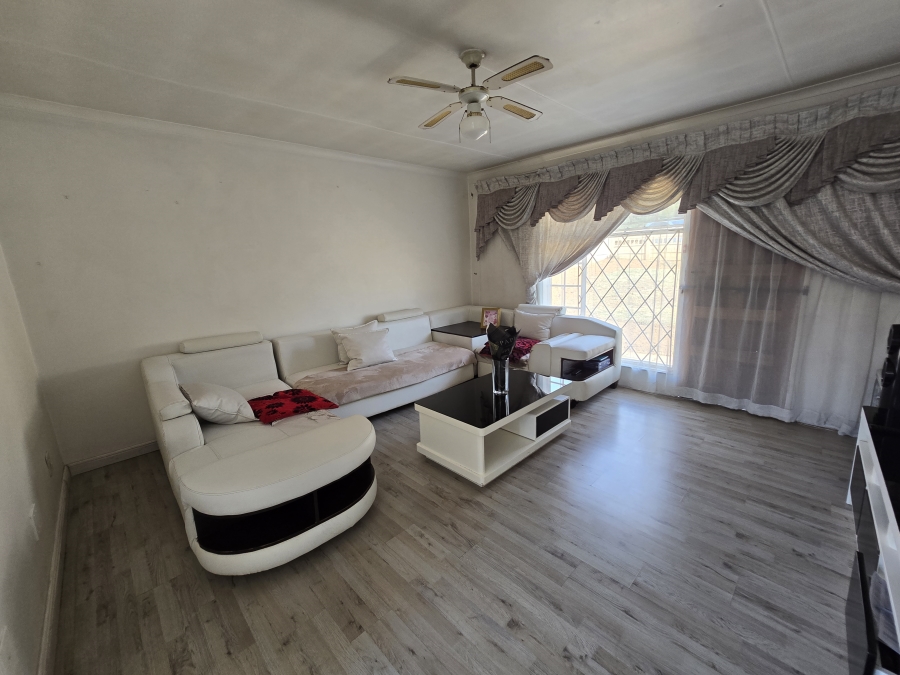 2 Bedroom Property for Sale in Moffat View Gauteng