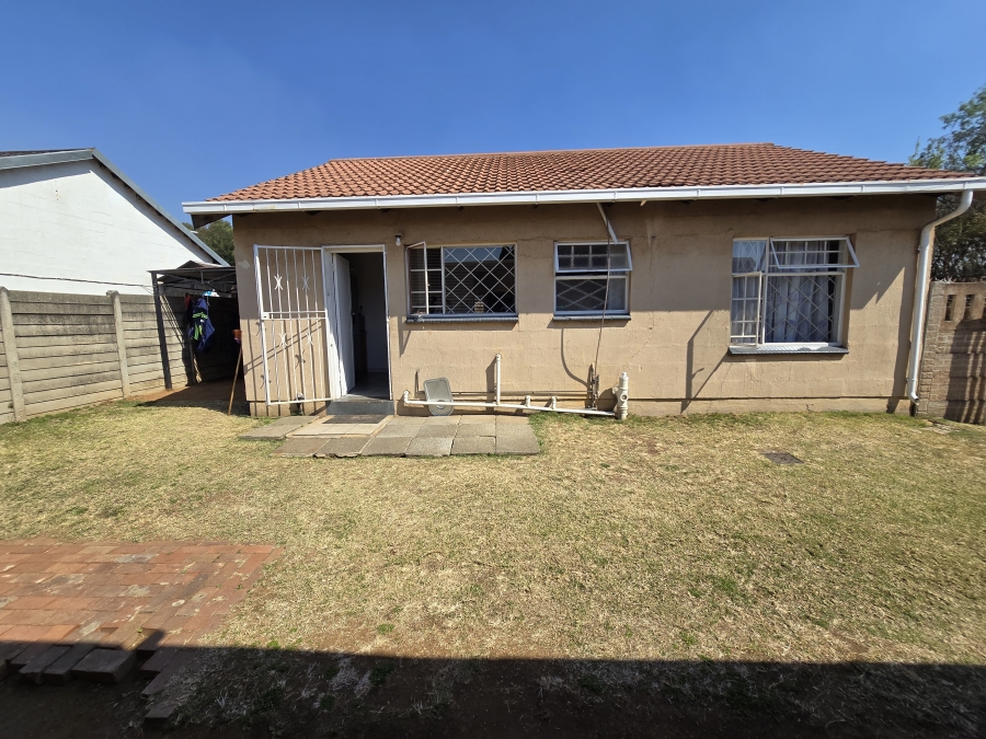 2 Bedroom Property for Sale in Moffat View Gauteng