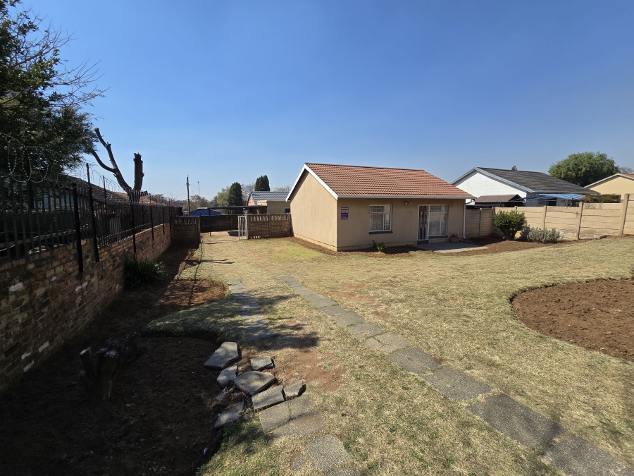 2 Bedroom Property for Sale in Moffat View Gauteng