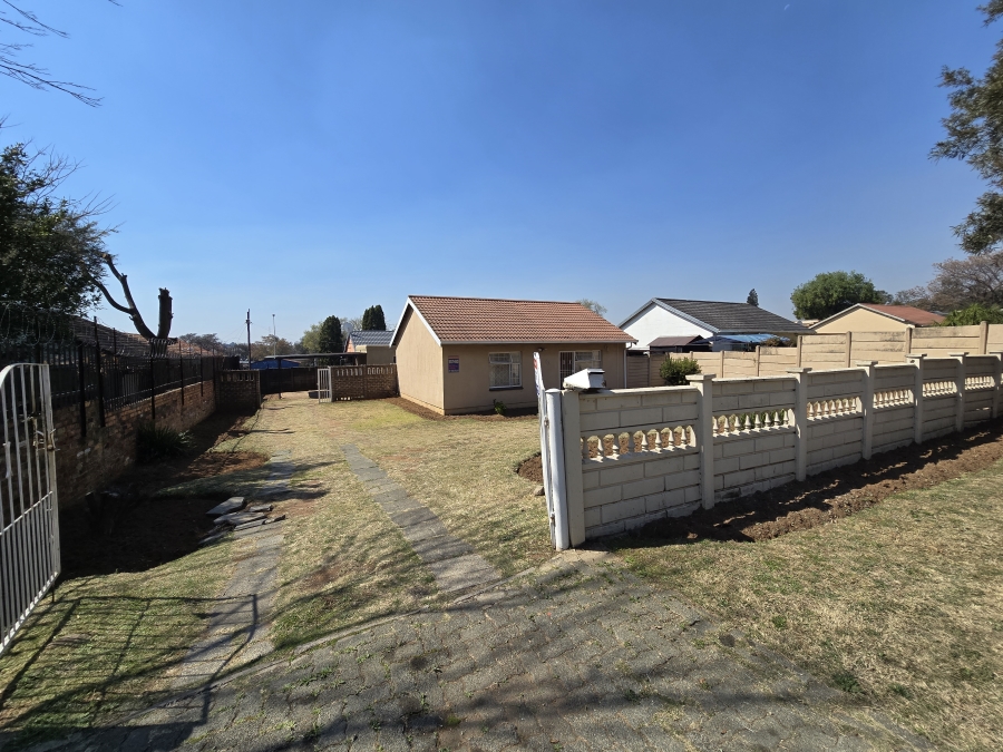 2 Bedroom Property for Sale in Moffat View Gauteng