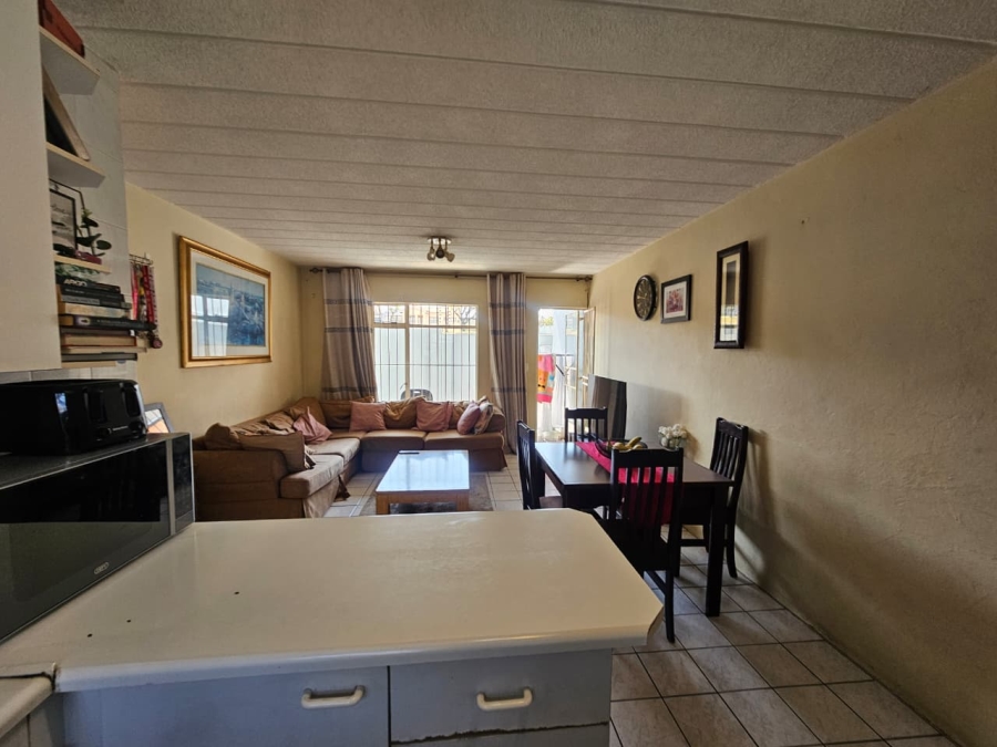 3 Bedroom Property for Sale in Linmeyer Gauteng