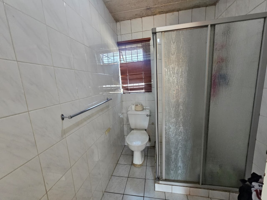 3 Bedroom Property for Sale in Linmeyer Gauteng