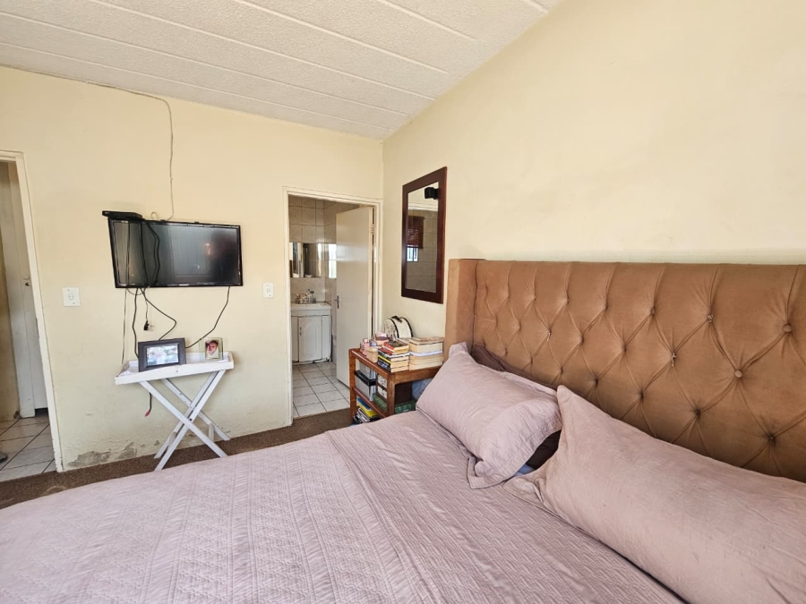 3 Bedroom Property for Sale in Linmeyer Gauteng