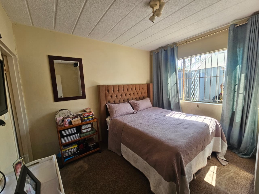 3 Bedroom Property for Sale in Linmeyer Gauteng