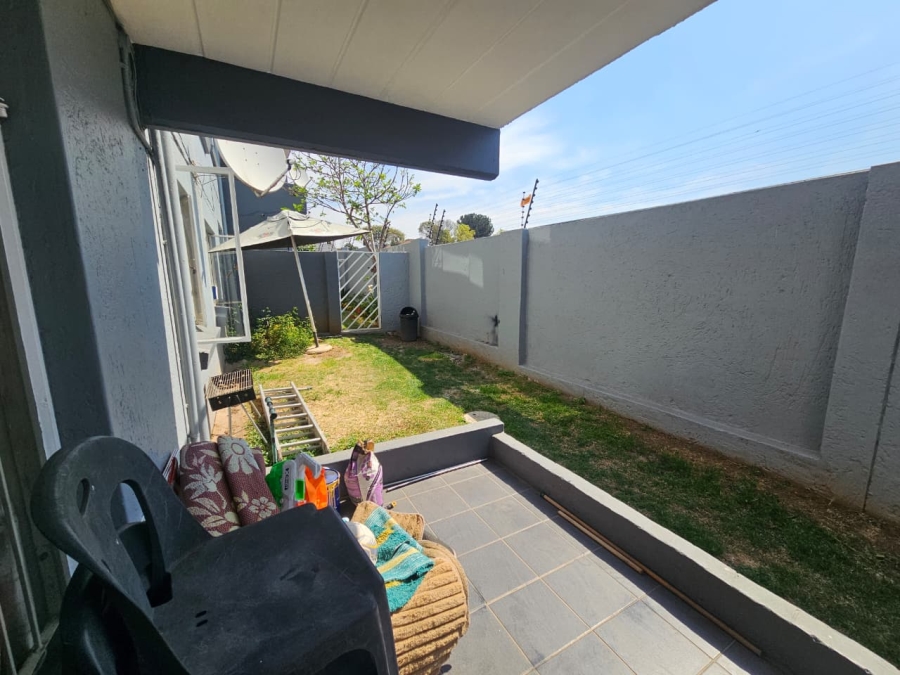 3 Bedroom Property for Sale in Linmeyer Gauteng