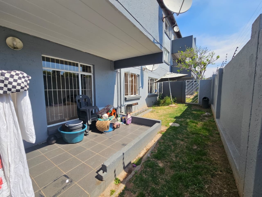 3 Bedroom Property for Sale in Linmeyer Gauteng