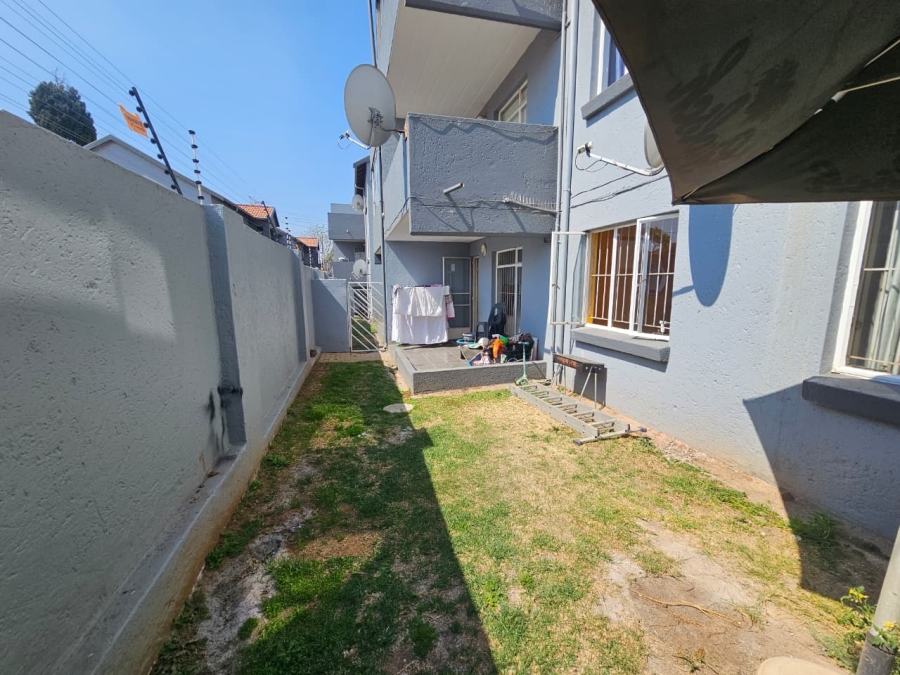 3 Bedroom Property for Sale in Linmeyer Gauteng