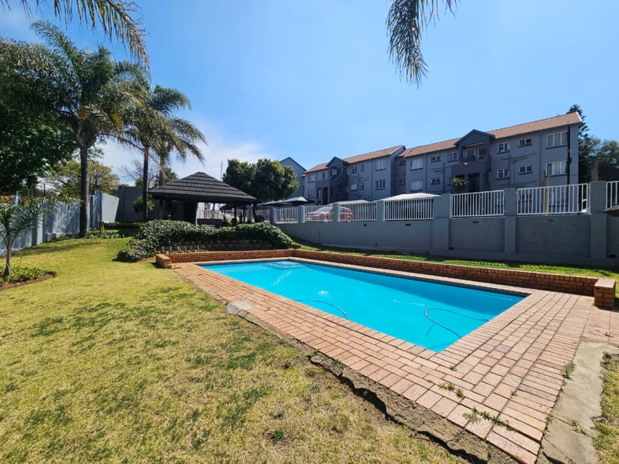 3 Bedroom Property for Sale in Linmeyer Gauteng