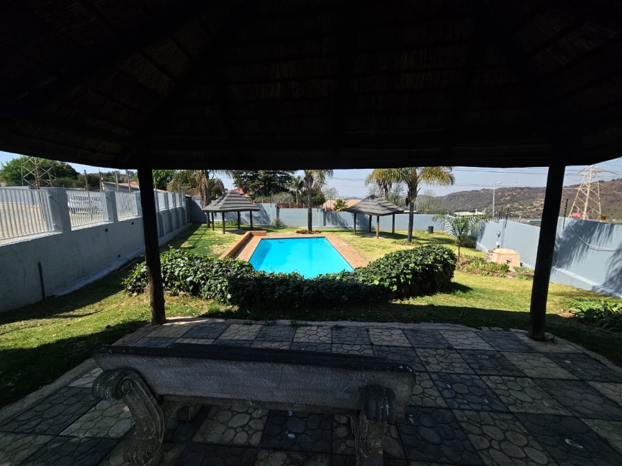 3 Bedroom Property for Sale in Linmeyer Gauteng