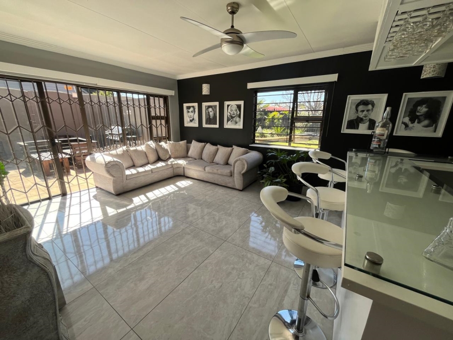 4 Bedroom Property for Sale in Brackenhurst Gauteng