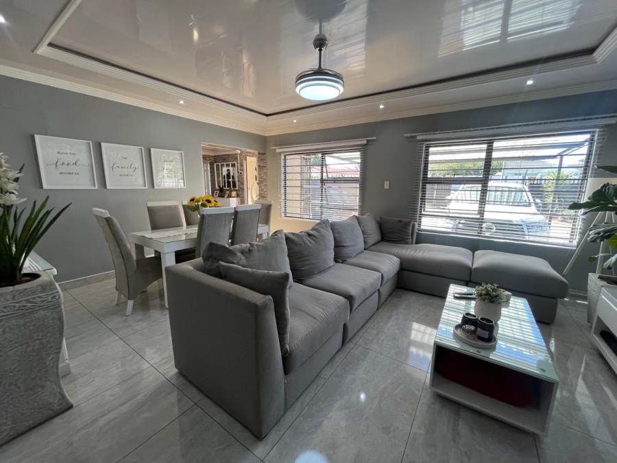 4 Bedroom Property for Sale in Brackenhurst Gauteng